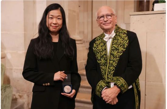 强！王虹获奖后，同为“90后”的女数学家王艺霖在法国获大奖